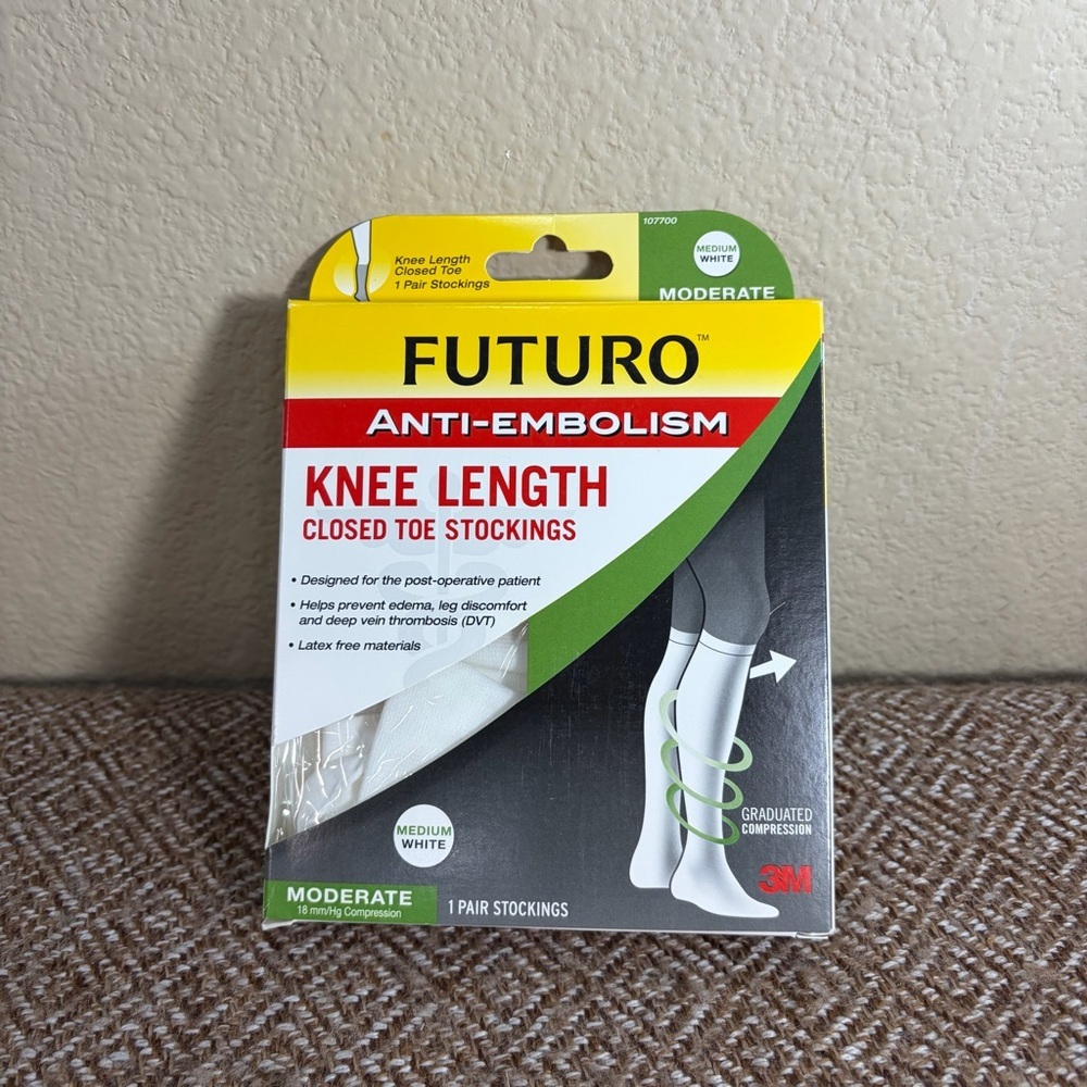 3M Futuro Anti-Embolism Knee Length Closed Toe Stockings Sz M White Moderate